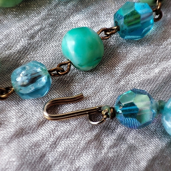 Blue Aurora Borealis Faceted Crystal Stone Gold Tone Green Necklace Vintage EUC - Picture 6 of 7